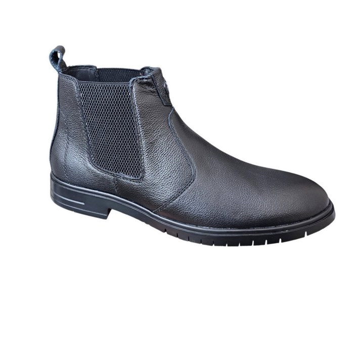 Black leather Chelsea boot